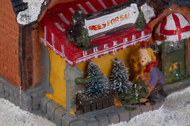 Decoratiune de Craciun Casa de iarna, iluminata LED, 15 x 12,5 x 9,5 cm