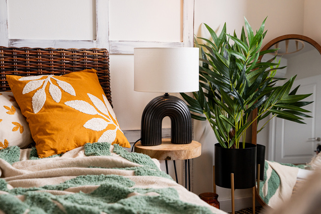 Perna decorativa Lour, model cu frunze brodate, bumbac, 40 x 40 cm