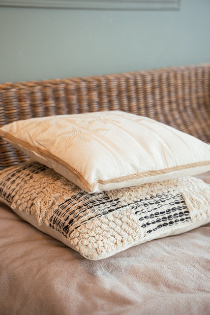 Perna decorativa cu ciucuri, bumbac, 45 x 45 cm