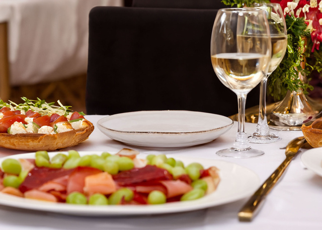 Farfurie cu structura din piatra, in relief, Ø 21 cm