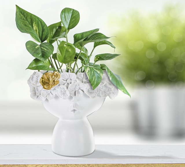 Vaza cu detaliu auriu, 15 x 14 cm