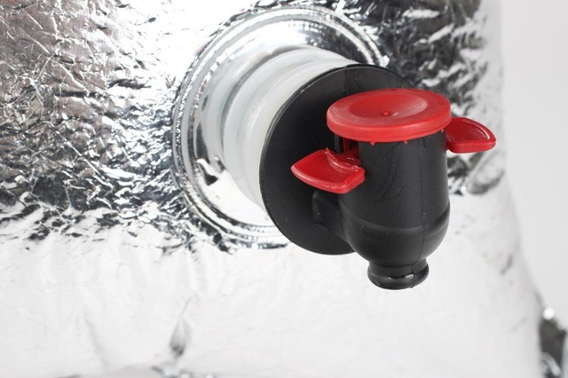 Butoi pentru vin cu dozator, din lemn, 5,5 L