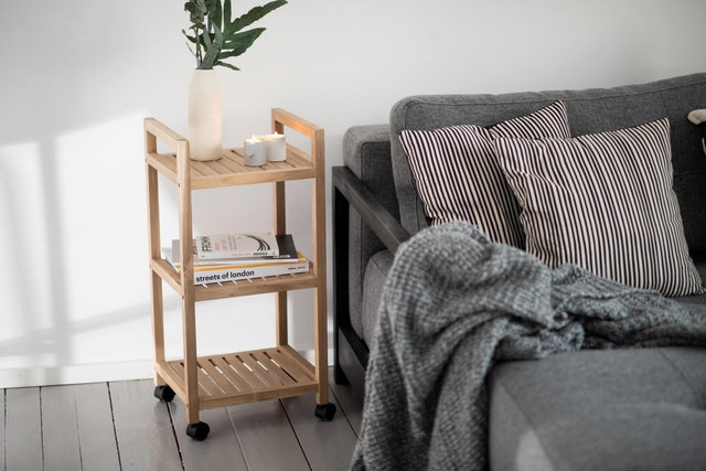 Raft pentru baie pe roti ACINA cu trei rafturi, lemn de salcam, 31x35x72 cm, Wenko