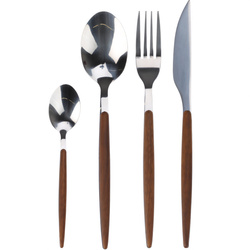 Set tacâmuri pentru 4 persoane