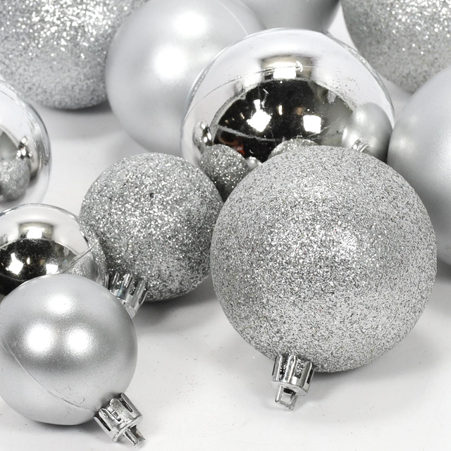 Set de globuri de Crăciun de dimensiuni diferite, 70 de bucăți.