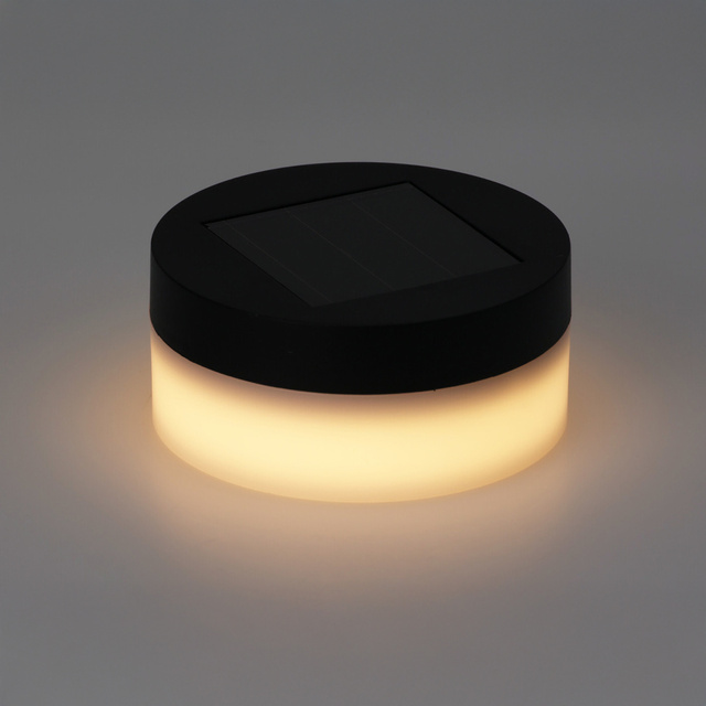 Lampă solară de grădină blocată în pământ