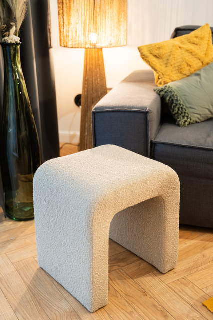 Scaun tip bouclé SEVI, înălțime 43 cm