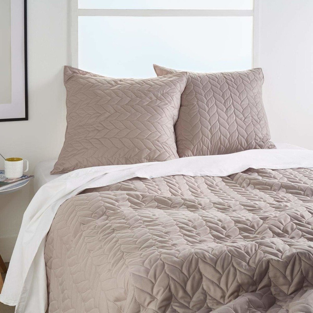 Cuvertura de pat 240 x 260 cm + 2 perne 60 x 60 cm