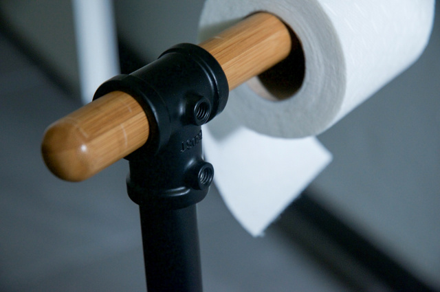 Suport metalic pentru hartie igienica si perie de toaleta FORLI, negru, Wenko