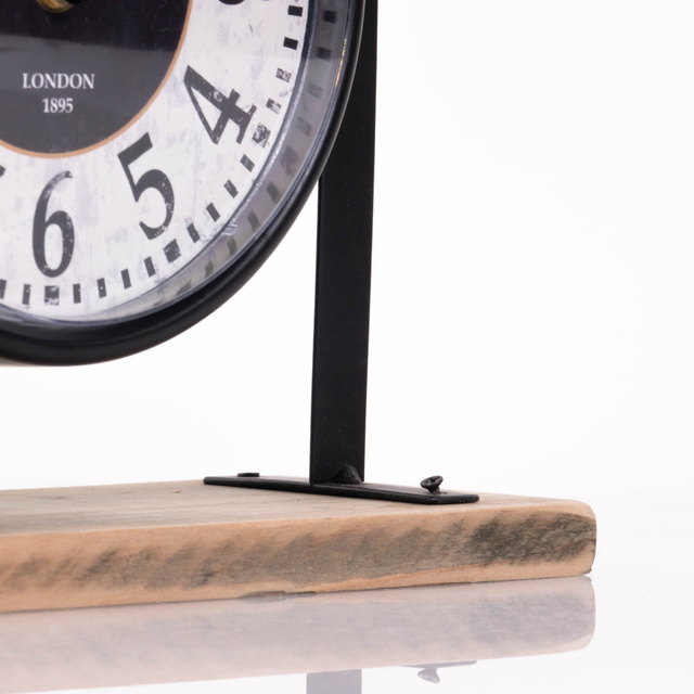 Ceas suspendat pe baza de lemn, 32 cm