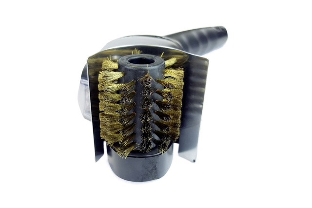 Perie pentru curatarea gratarului, pe baterii