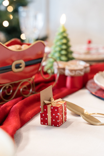 Decor de Craciun cu tematica cadou, 2 buc.