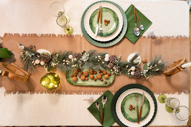 Ghirlandă de Crăciun cu elemente din lemn