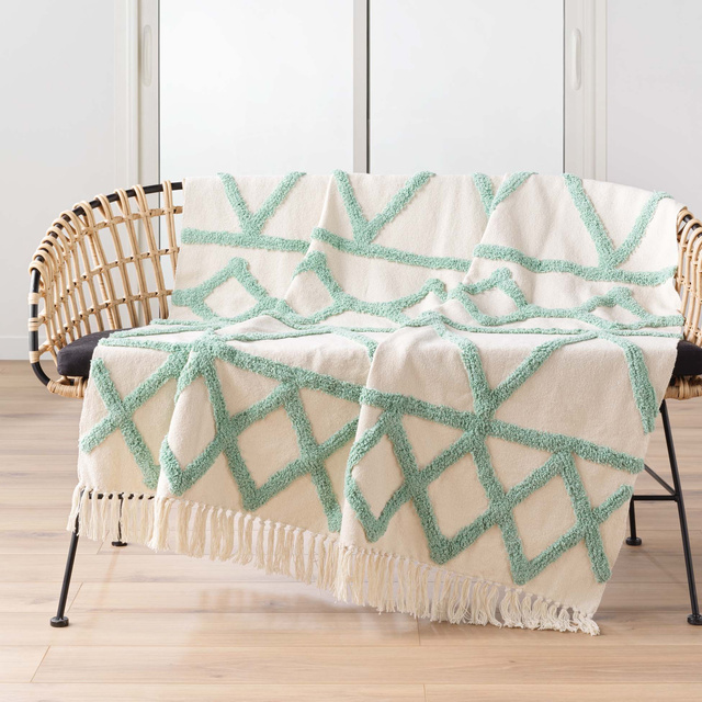 Cuvertura de pat cu model matlasat si ciucuri ATHENA, 125 x 150 cm