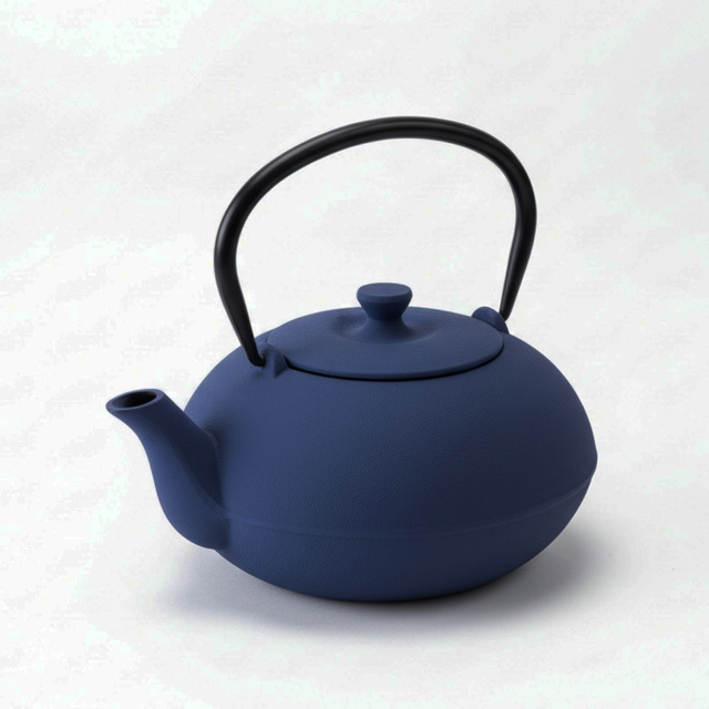 Ceainic din fontă cu infuzor NOMI, 800 ml, bleumarin