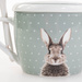 Cana cu capac si lingurita Fluffy, din portelan, iepuras, 600 ml