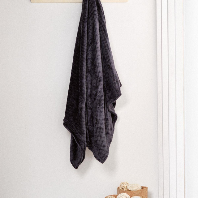 Patura din material gros, model cu romburi, 150 x 200 cm