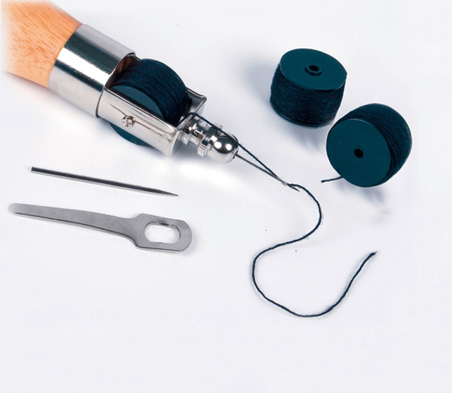 Croseta de cusut manual cu maner din lemn, 2 bobine de rezerva