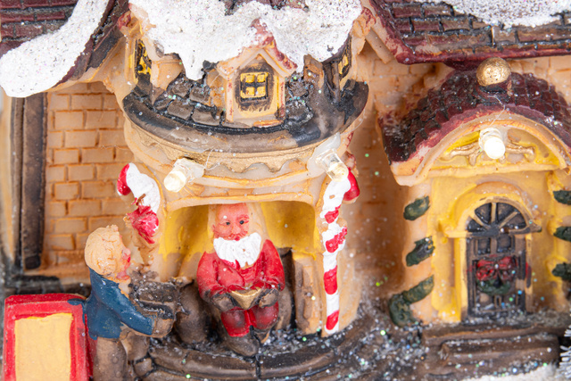 Decoratiune de Craciun Casuta de iarna, iluminata LED, 15 x 12,5 x 9,5 cm