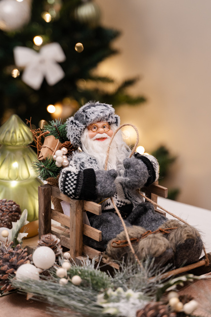 Figurină de Moș Crăciun pe sanie, 30 cm