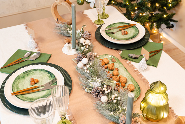 Ghirlandă de Crăciun cu elemente din lemn