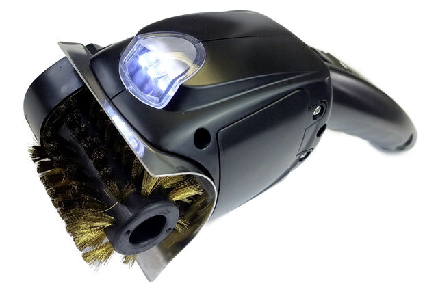 Perie pentru curatarea gratarului, pe baterii