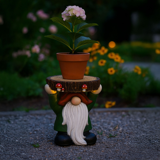 Suport pentru ghiveci in forma de pitic, 28 x 24 x 23,5 cm 