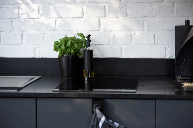 Ghiveci plante KURO, ceramică, Ø 13 cm, WENKO