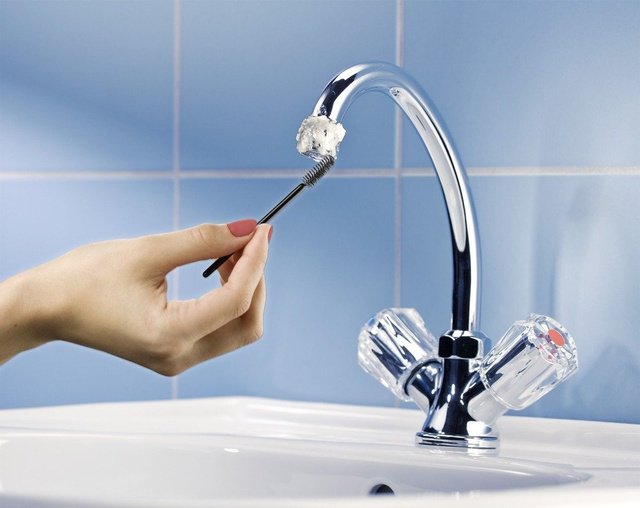 Gel pentru îndepărtarea depunerilor de calcar în baie, bucătărie