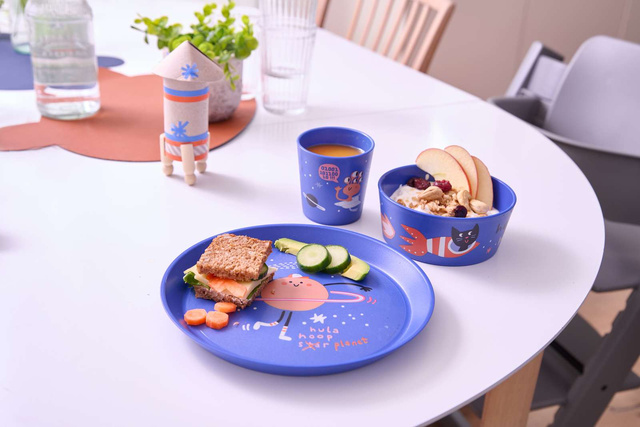 Set vesela pentru copii: farfurie, bol, cana DREAMS, KOZIOL