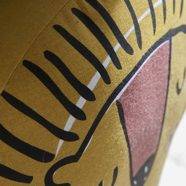 Pernă îmbrățișabilă leu MAGIC JUNGLE, 60 x 42 x 10 cm