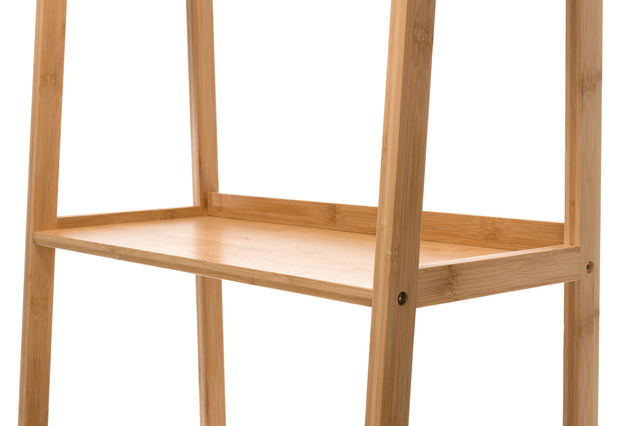 Coș de rufe pe un cadru de bambus