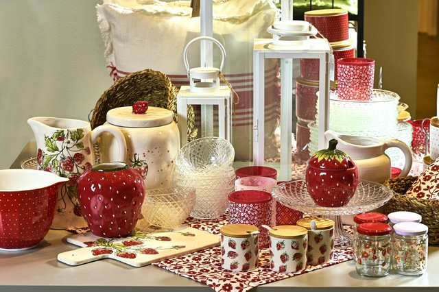 Placa de servire si taiere Strawberry, model cu capsuni, 34 x 24 cm