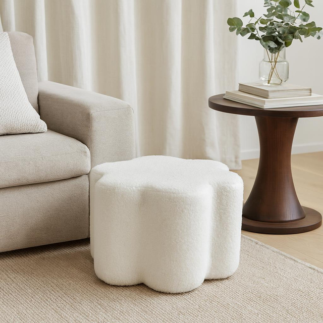 Puf floare YORE, tapițerie miel, 34 x 34 x 29 cm, alb