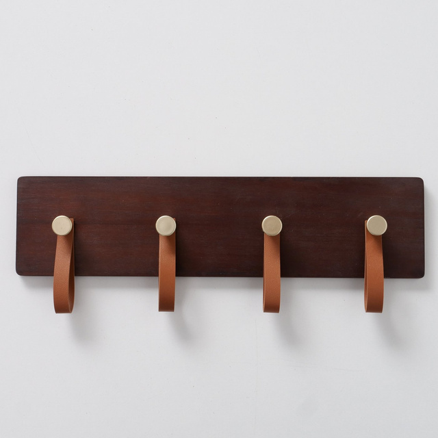 Cuier Skado, din lemn de pin cu manere din piele