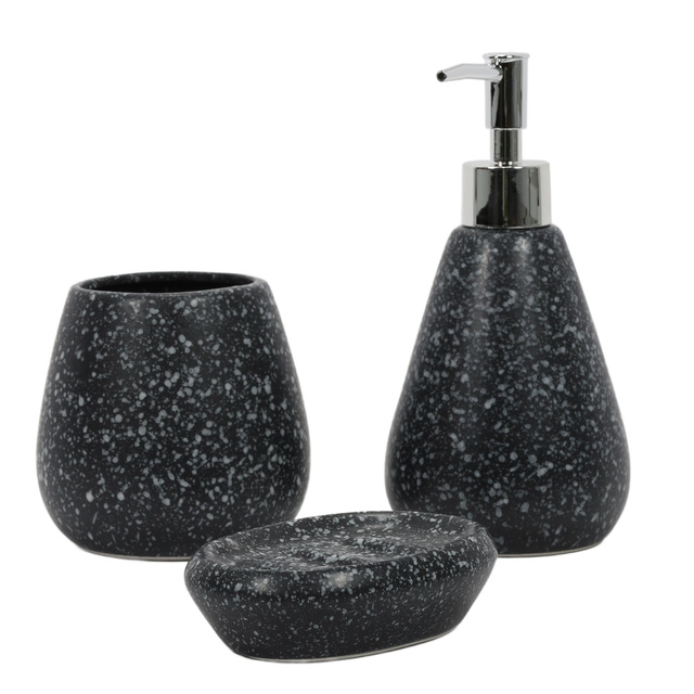 Un set de accesorii pentru baie: dozator, sapun si cana