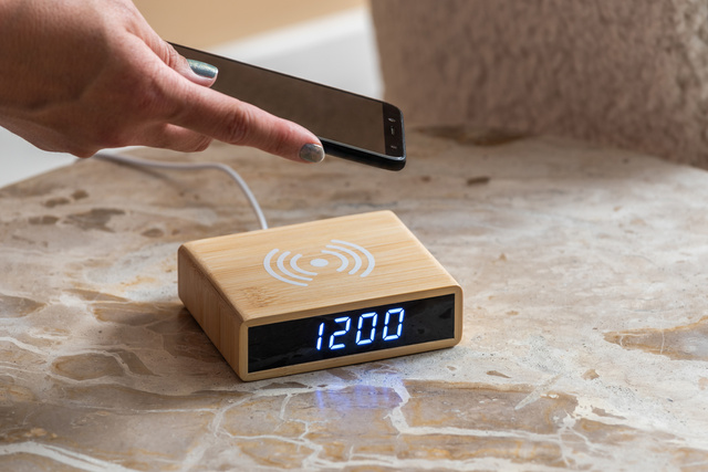 Ceas deșteptător cu încărcător wireless Karlsson