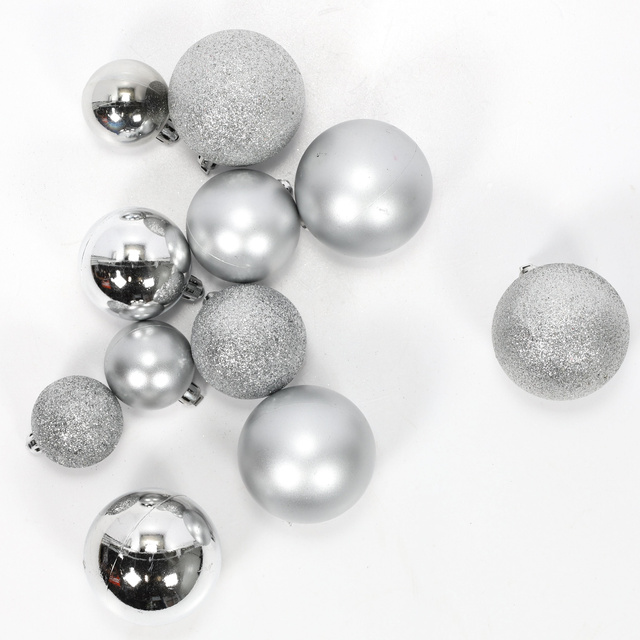 Set de globuri de Crăciun de dimensiuni diferite, 70 de bucăți.