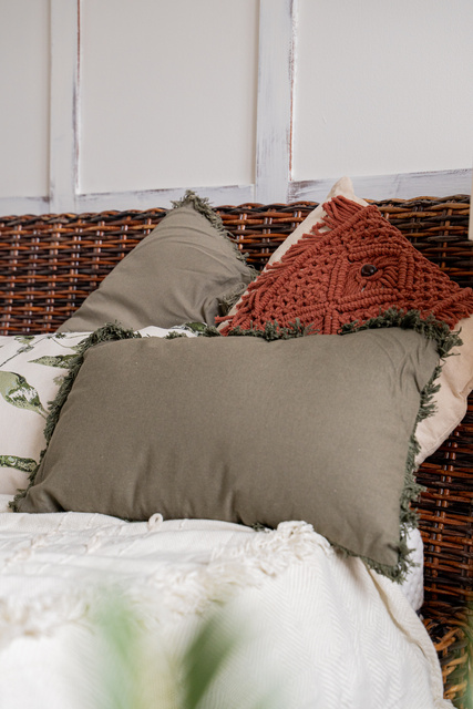 Perna decorativa cu franjuri Ali, macrame, margele, 40 x 40 cm