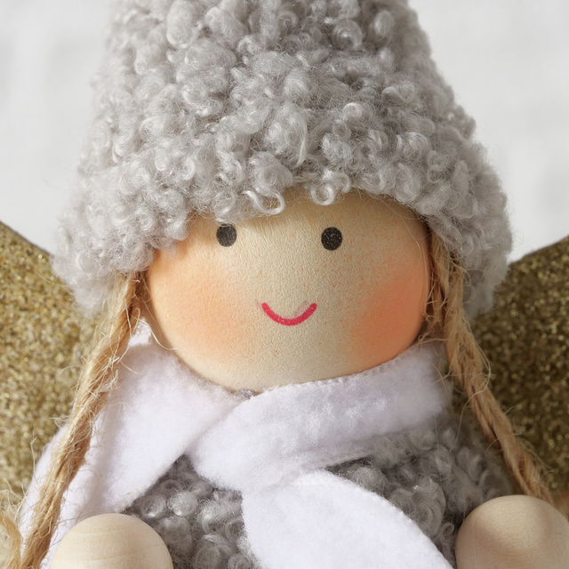 Figurina AMIA îngeraș în hăinuțe moi, înălțime 16 cm