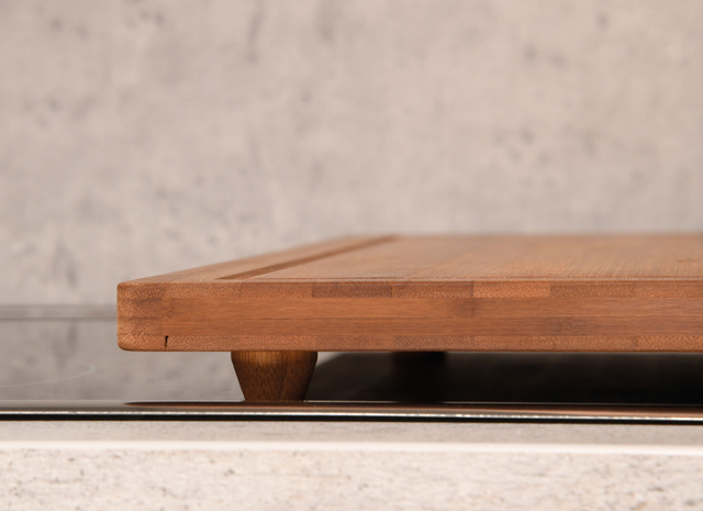 Blat de taiere cu picioare antiderapante, bambus inchis la culoare, 50 x 56 cm