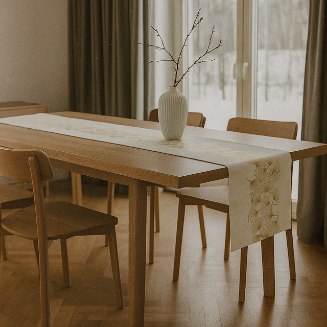 Traversa de masa cu model auriu, 45 x 200 cm