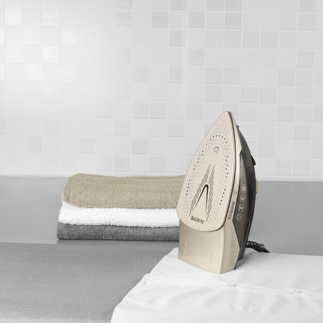 Fier de călcat cu aburi 2000 W Beldray, 100 g/min, 230 ml