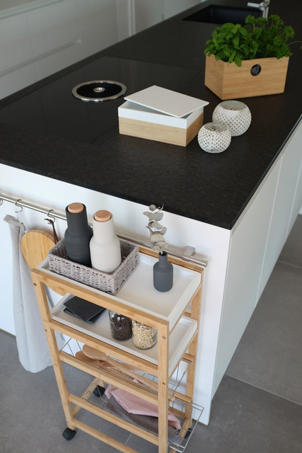 Carucior de bucatarie, masa din bambus, bar pe roti.