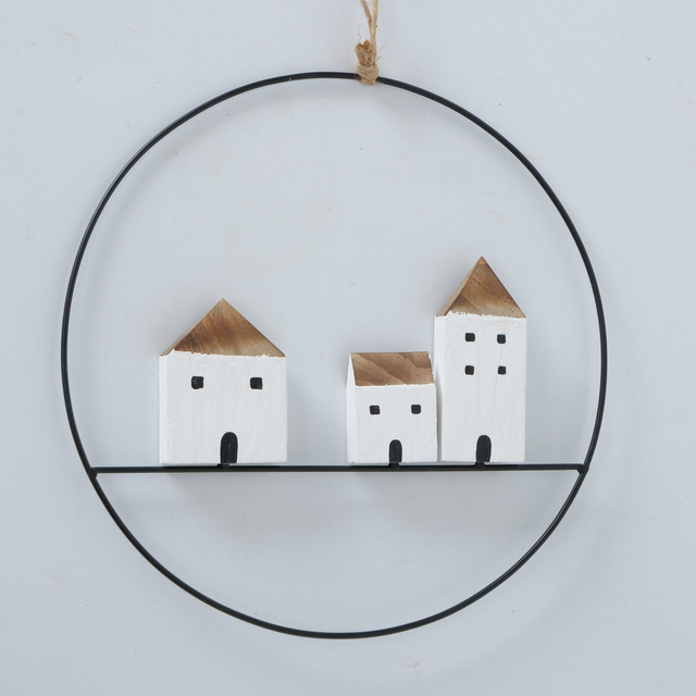 Decor de perete cu case din lemn, GOTAN, Ø 28 cm