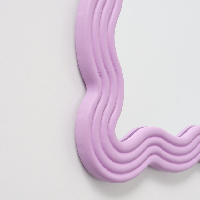 Oglinda de perete FLUCTUS cu cadru ondulat, inaltime 50 cm