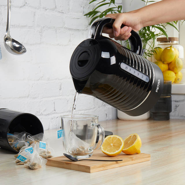 Fierbător electric negru 3000 W SALTER, 1,7 l