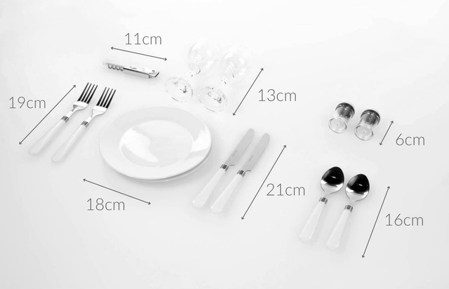 Cos de picnic din rachita Darcel, cu spatii pentru tacamuri