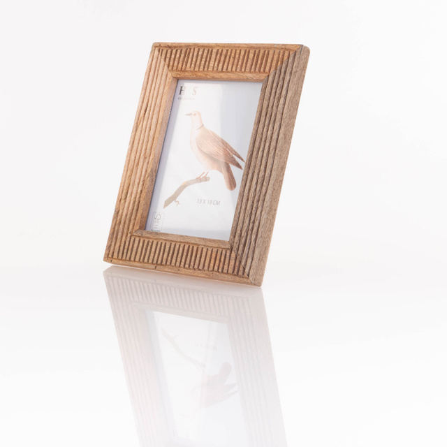 Rama de fotografii stând cu un cadru decorativ din lemn de mango, 21 x 26 x 2,5 cm