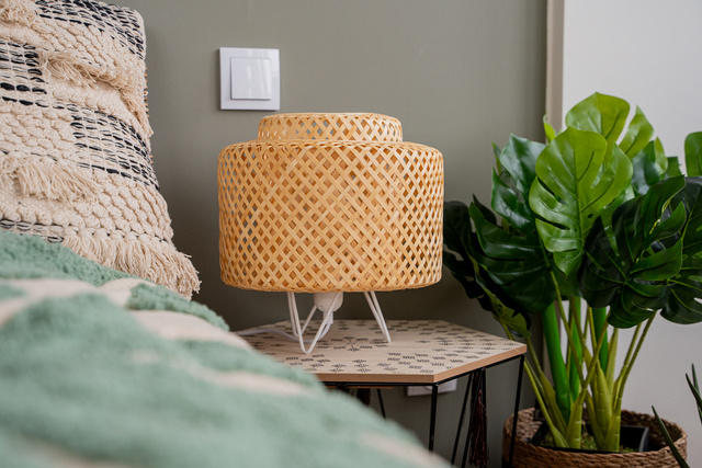 Lampa de masa in stilul boho LIBY, impletitura din bambus, 25 cm